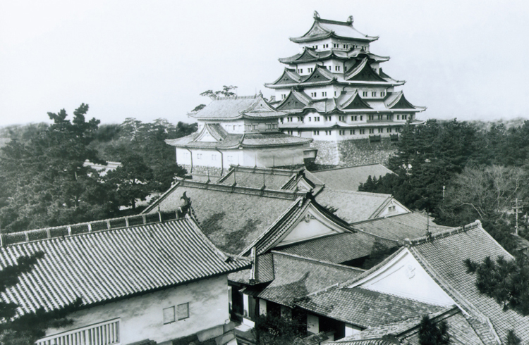 画像引用:焼失前の名古屋城